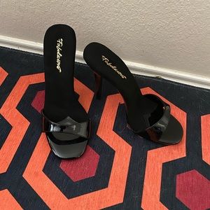 Pleaser Fabulicious Black Mules